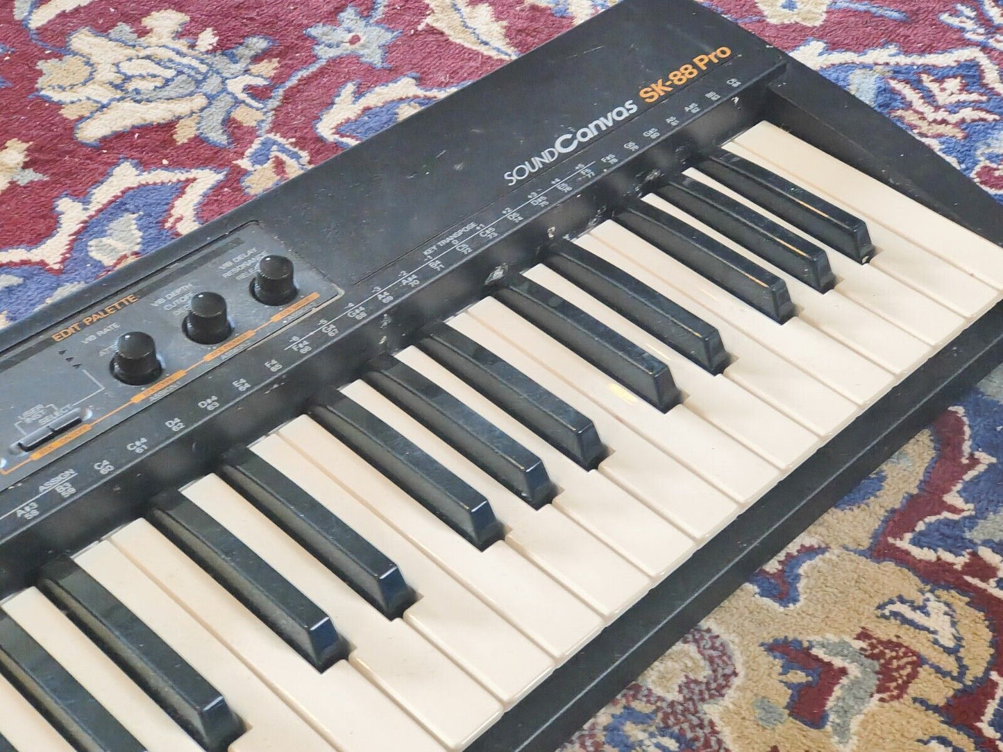 Vintage Roland SK-88 Sound Canvas Pro Japan Electronic Keyboard Synthesiser
