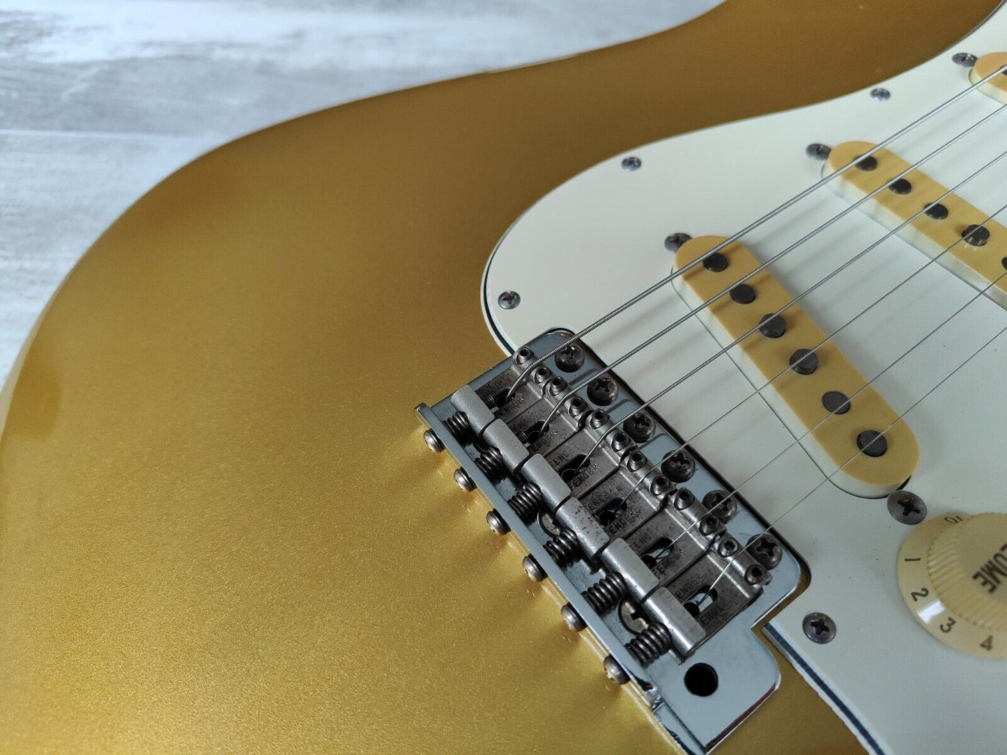 1994 Fender Japan ST62 62 Reissue 40th Anniversary Stratocaster (Shoreline Gold)