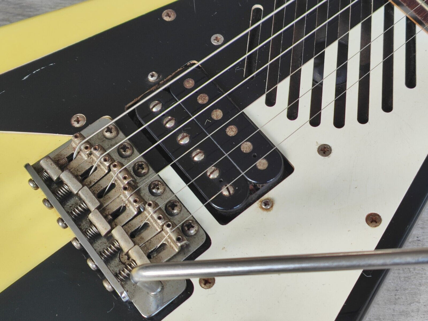 1992 Greco MINI-FV Mini V w/Onboard Speaker (Schenker Black/White)