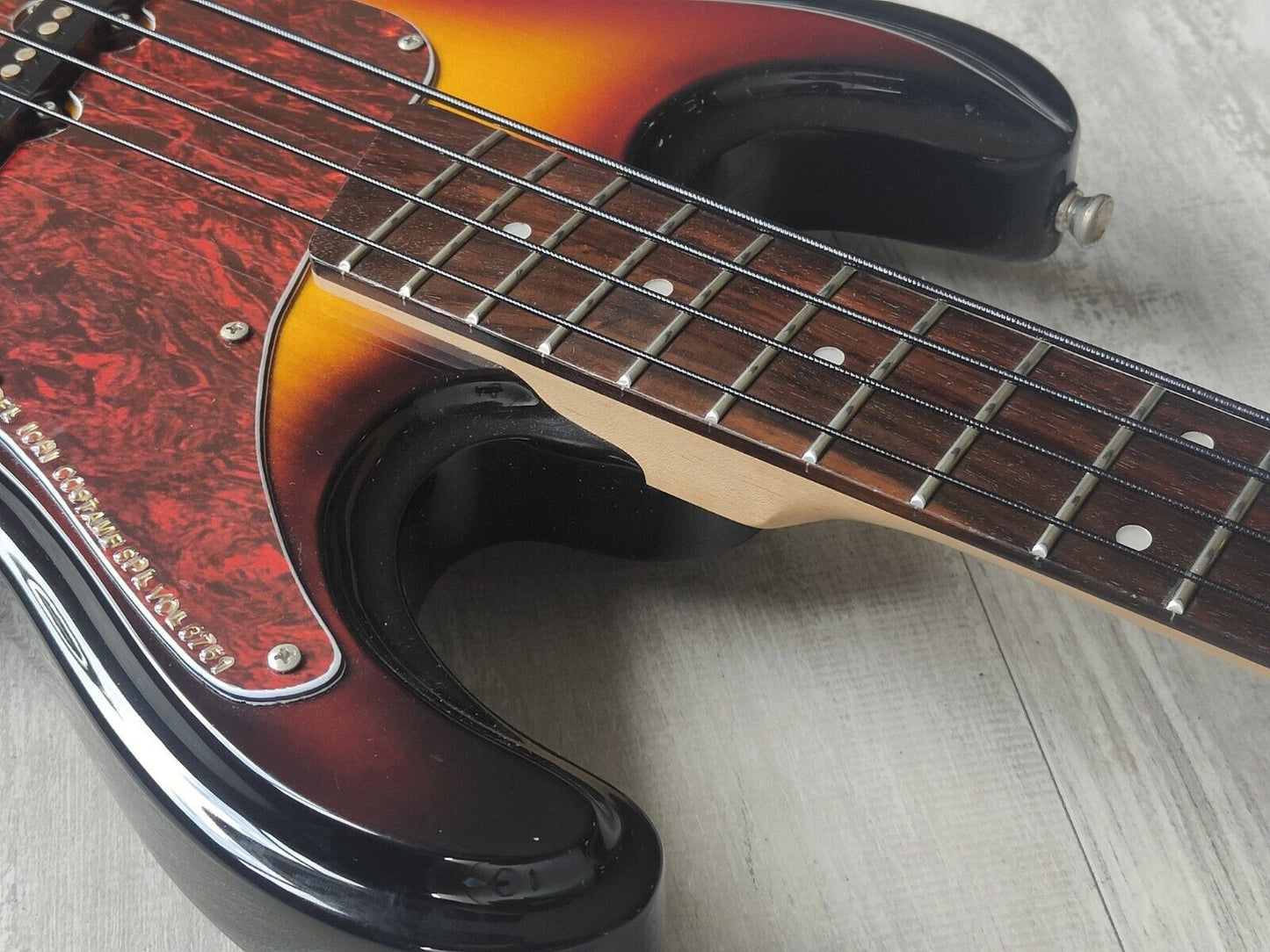 Aria Diamond Mosrite Style DMB380 Bass Guitar (Sunburst)