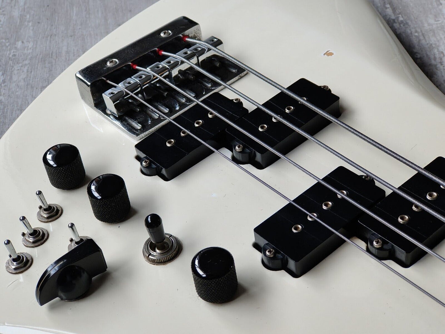 1985 BC Rich Japan NJ Series Mockingbird Bass w/Varitone (Aged White)