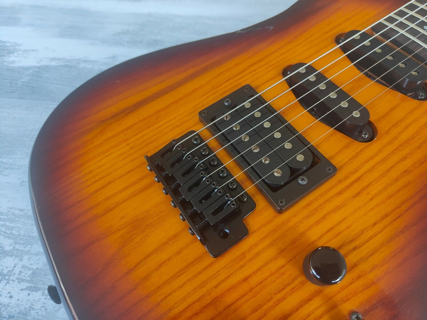 Aria Pro II Magna Series MA38/VS Superstrat (Violin Sunburst)