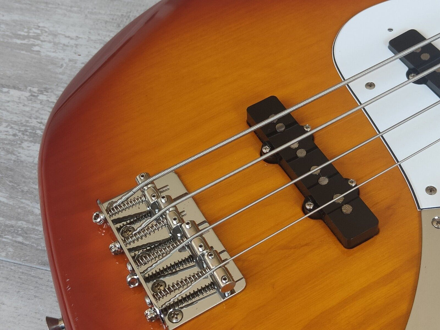 2004 Fender Japan JB75 '75 Reissue Jazz Bass (Light Amber Sunburst)