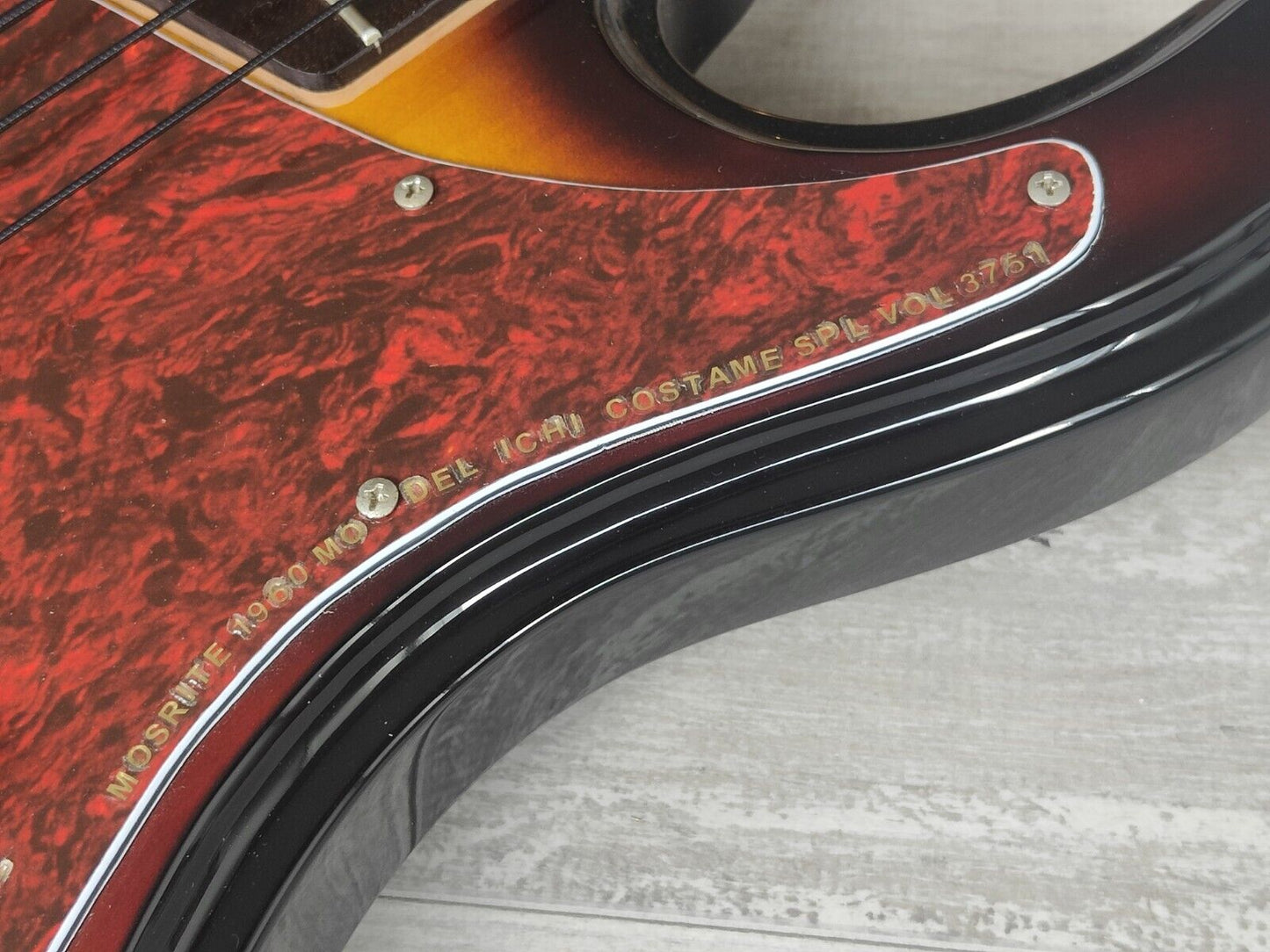 Aria Diamond Mosrite Style DMB380 Bass Guitar (Sunburst)