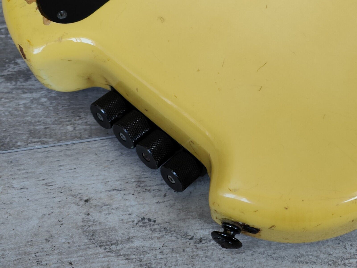 1985 Ibanez Japan Axstar AXB50 Headless Bass Guitar (White)