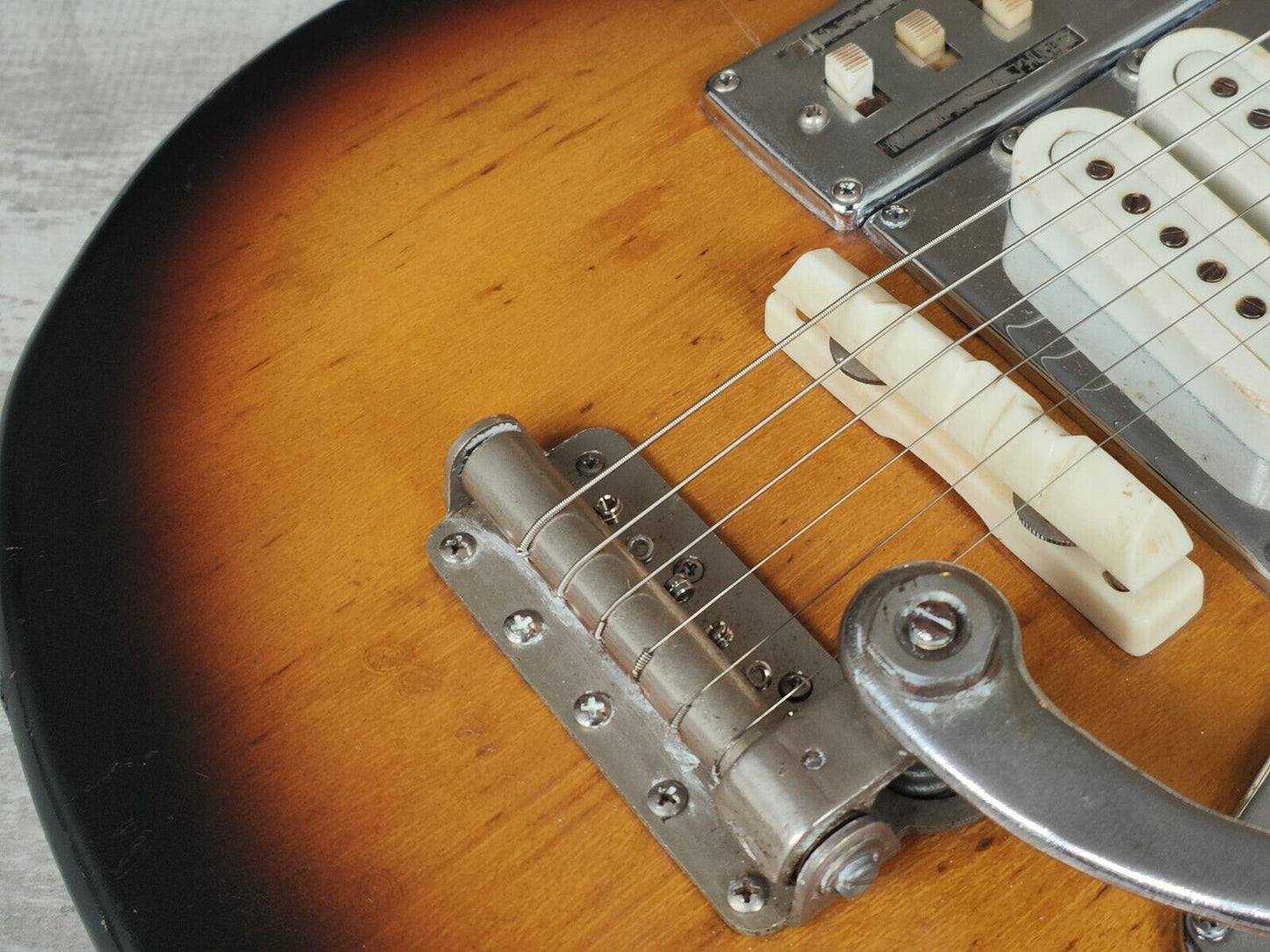 1964 Guyatone Japan LG-140T Vintage Guitar (Sunburst)