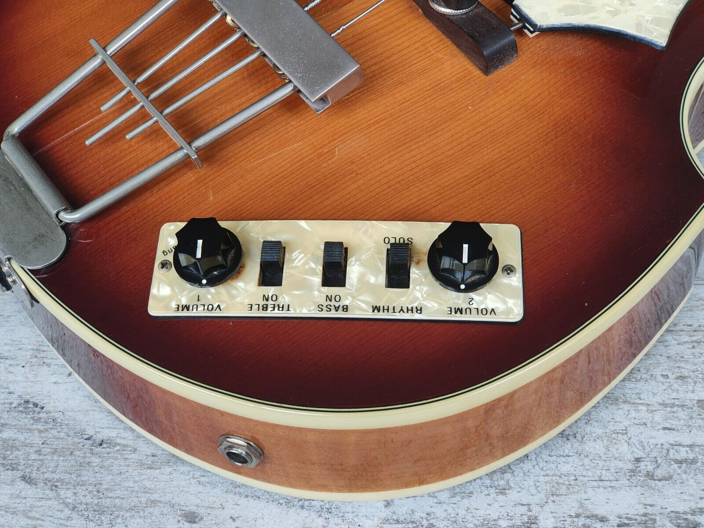 Hofner Contemporary Series CT500/1 Violin Beatle Bass (Sunburst)