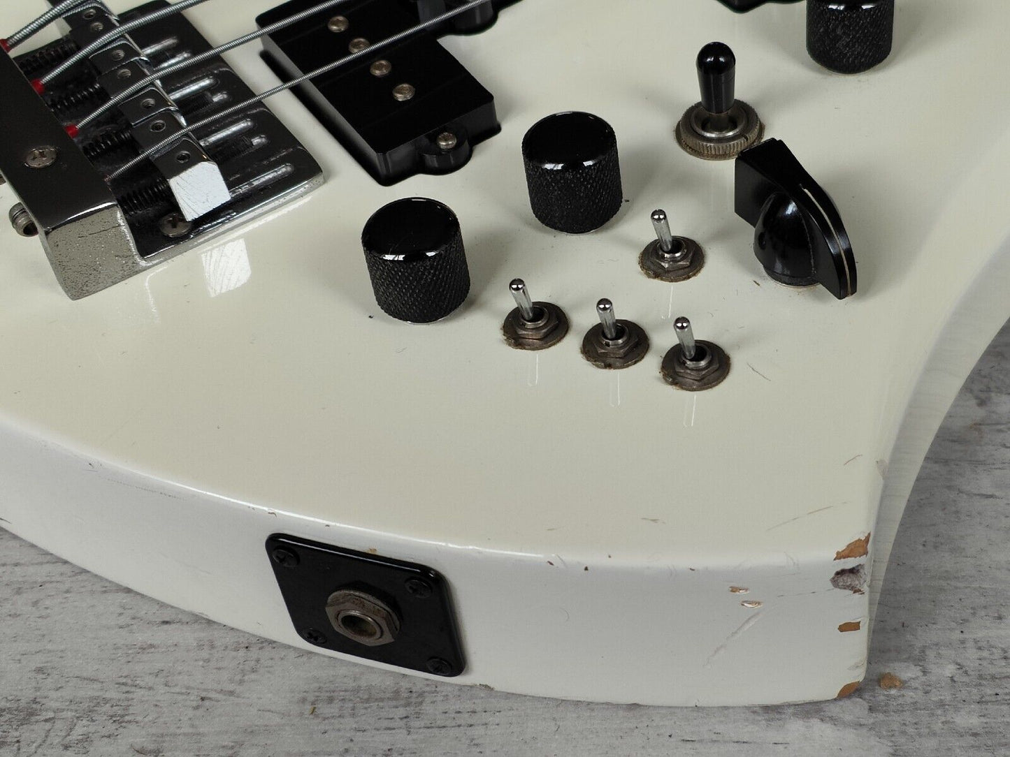 1985 BC Rich Japan NJ Series Mockingbird Bass w/Varitone (Aged White)