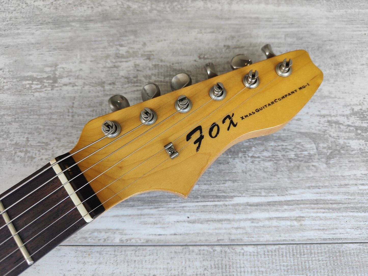 Fox MG-1 Japanese Short Scale Mustang w/Onboard Amplifier/Speaker