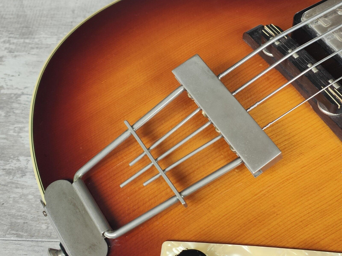 Hofner Contemporary Series CT500/1 Violin Beatle Bass (Sunburst)
