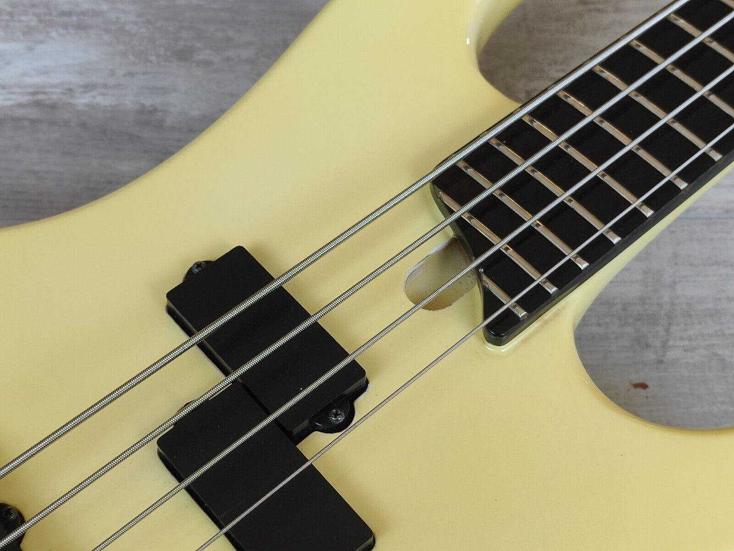 1986 Greco Japan F-100P Headless Vintage Bass w/Steinberger System (White)