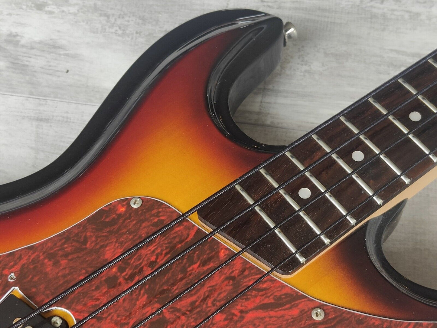 Aria Diamond Mosrite Style DMB380 Bass Guitar (Sunburst)