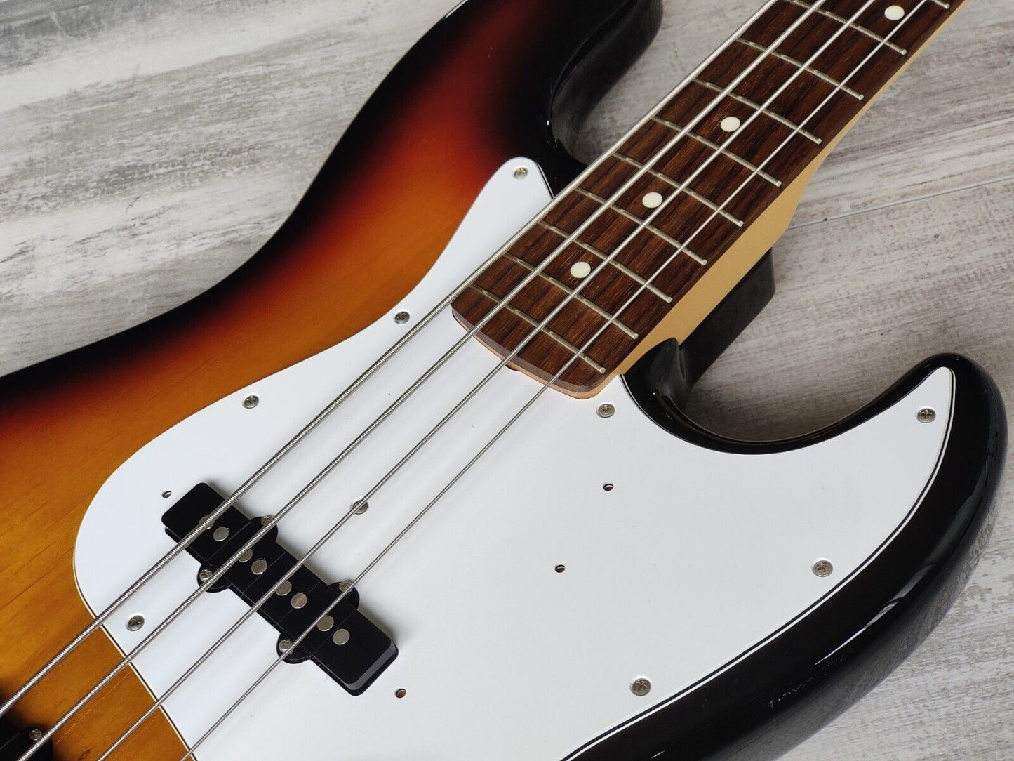 2006 Fender Japan Jazz Bass Standard (Sunburst)