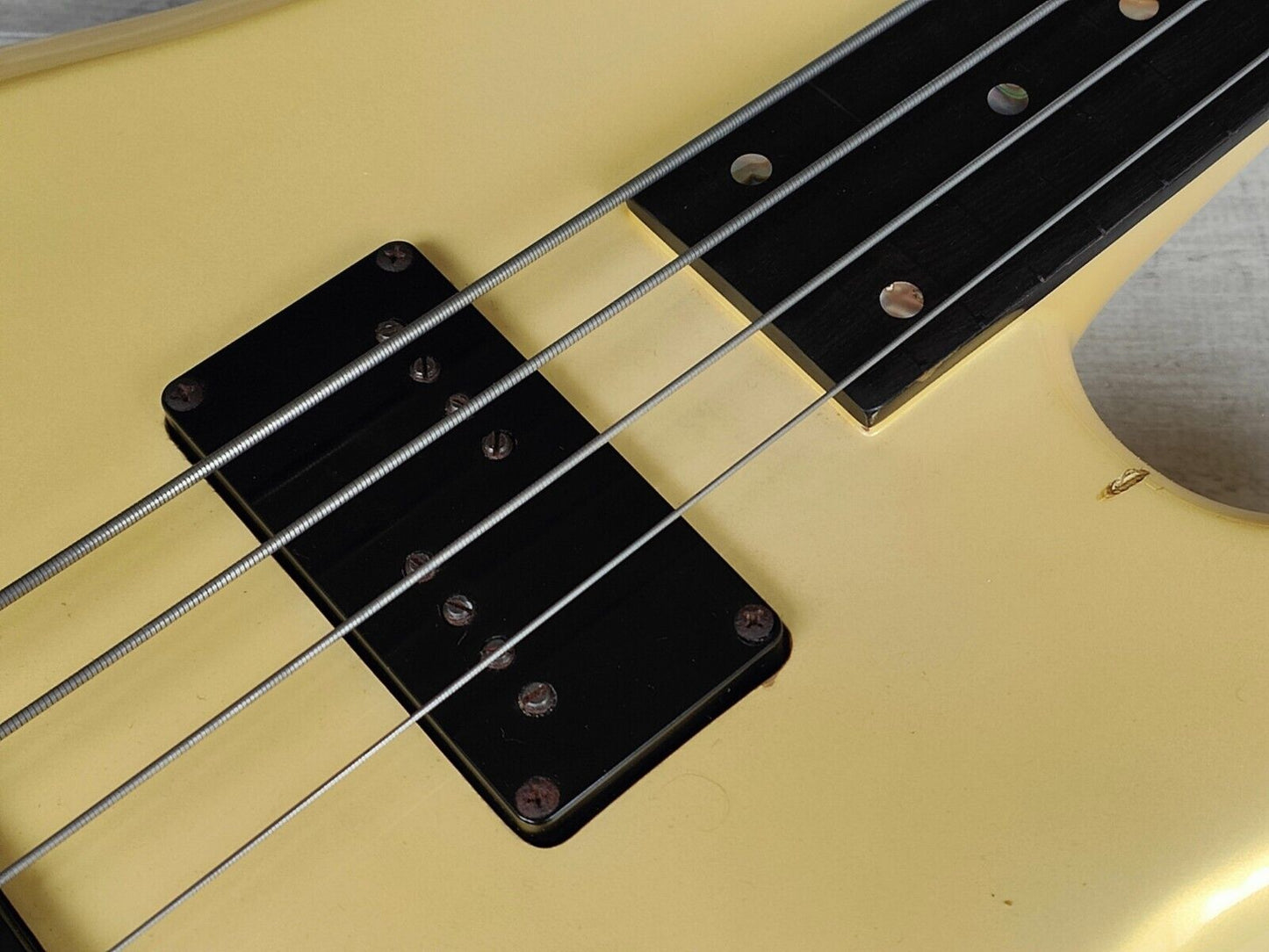 1984 Ibanez Japan MC924 Musician Series Fretless Bass Guitar (Pearl White)