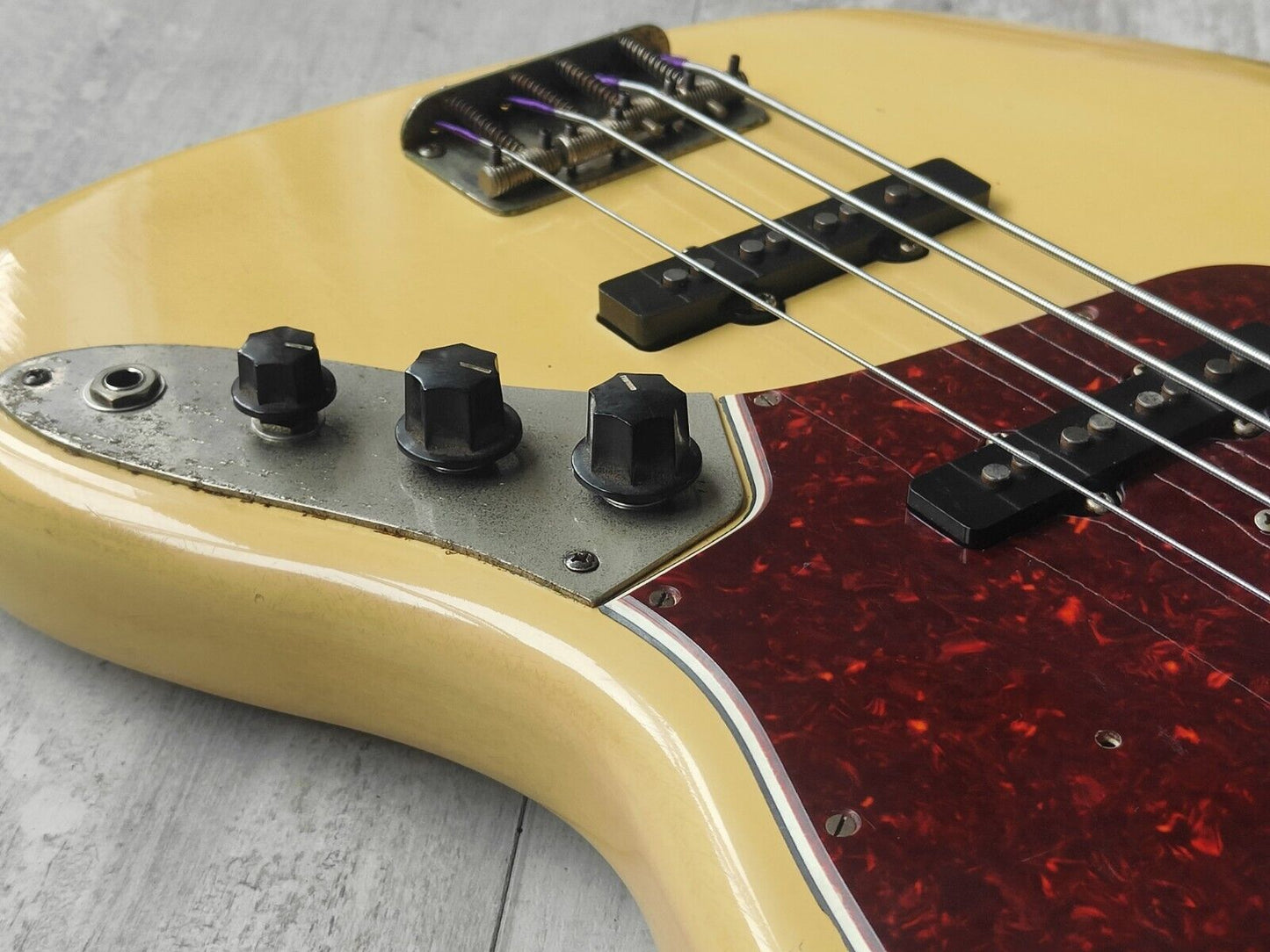 1983 Tokai TJB-70F Fretless Jazz Bass (Aged Olympic White)