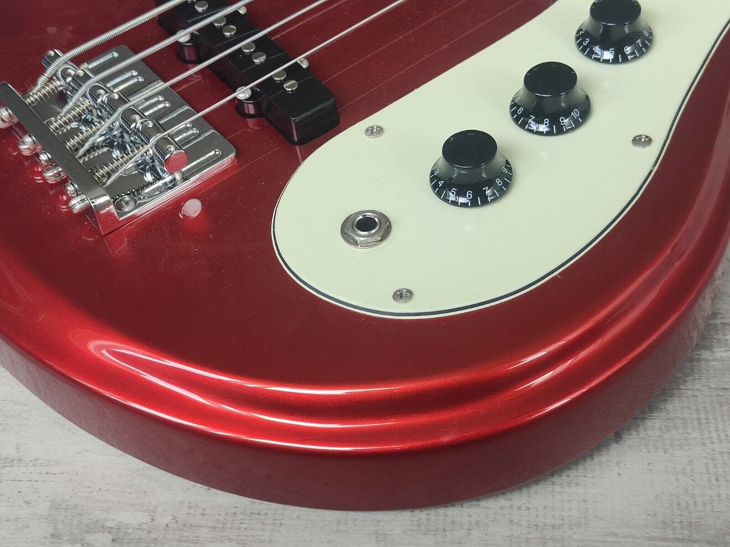 Aria Diamond Mosrite Style DMB380 Bass Guitar (Candy Apple Red)