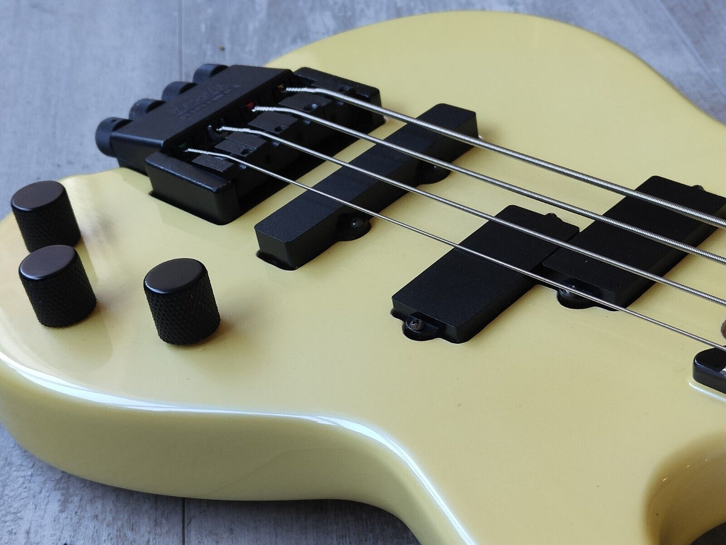 1986 Greco Japan F-100P Headless Vintage Bass w/Steinberger System (White)