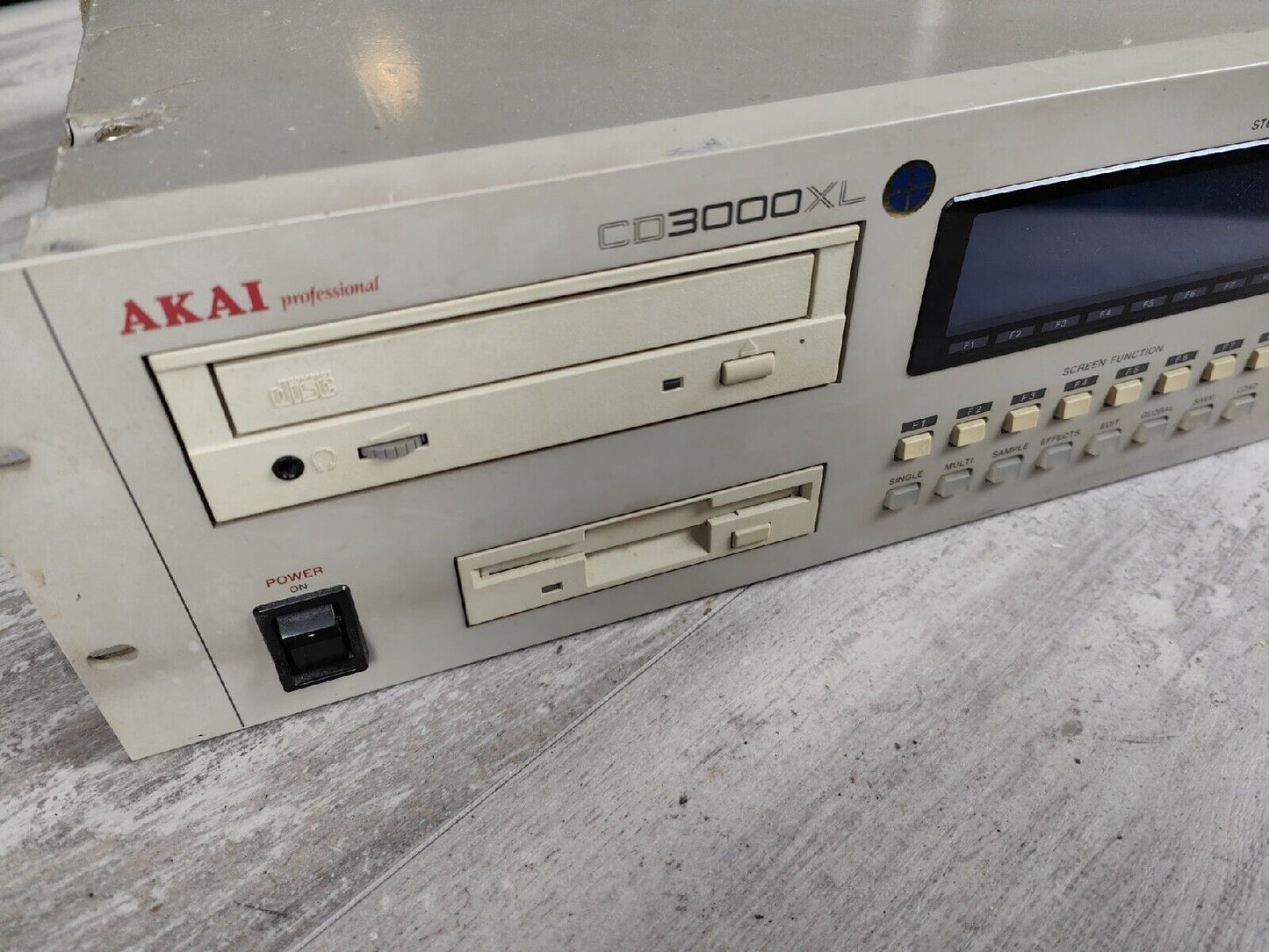Akai CD3000XL Sampler