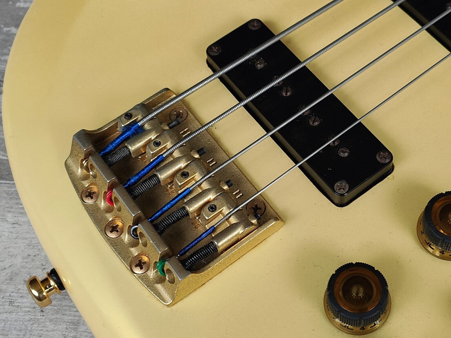 1984 Ibanez Japan MC924 Musician Series Fretless Bass Guitar (Pearl White)