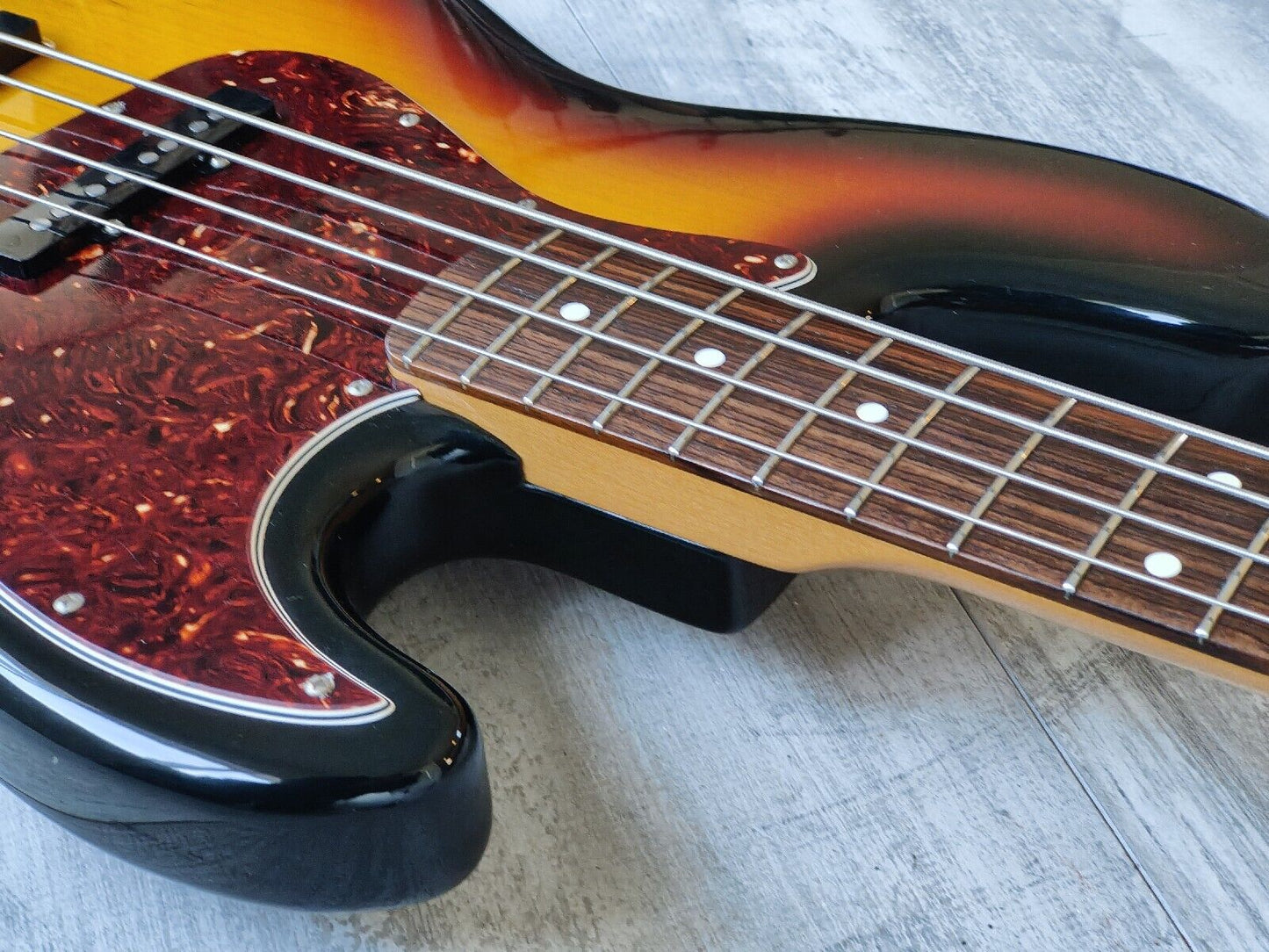 2005 Fender Classic Series '60's Jazz Bass (Sunburst)
