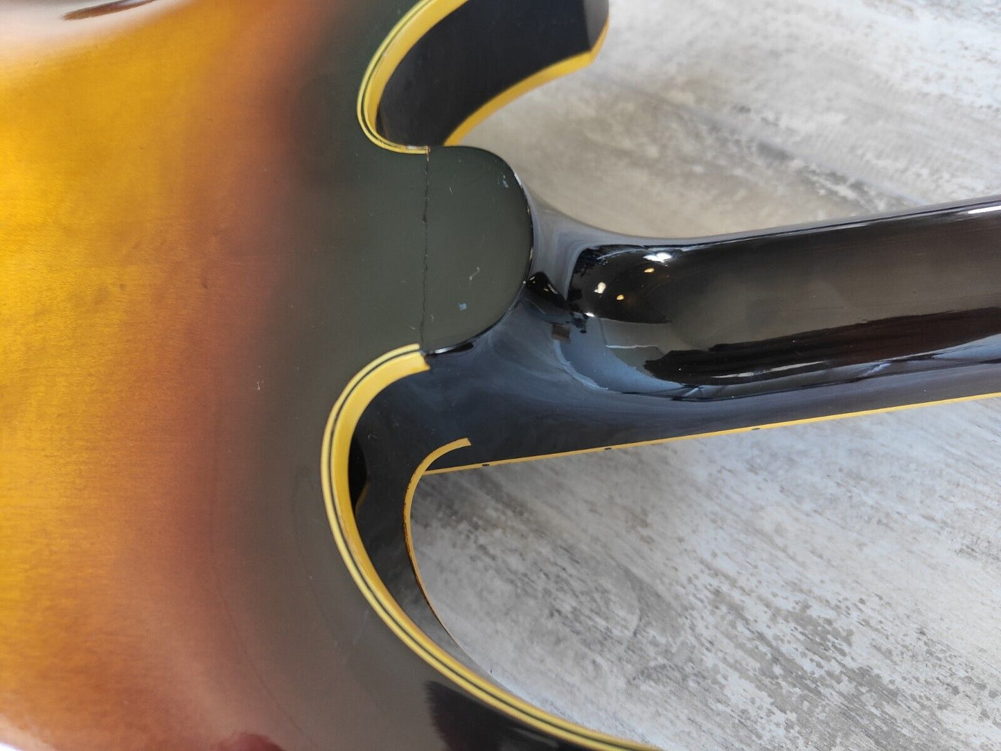 1968 Yamaha SA-70 Hollowbody Short Scale Bass (Sunburst)