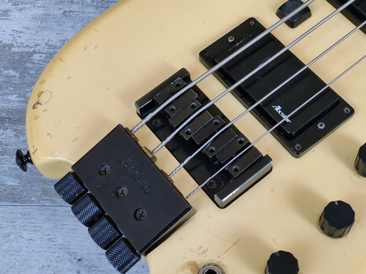 1985 Ibanez Japan Axstar AXB50 Headless Bass Guitar (White)