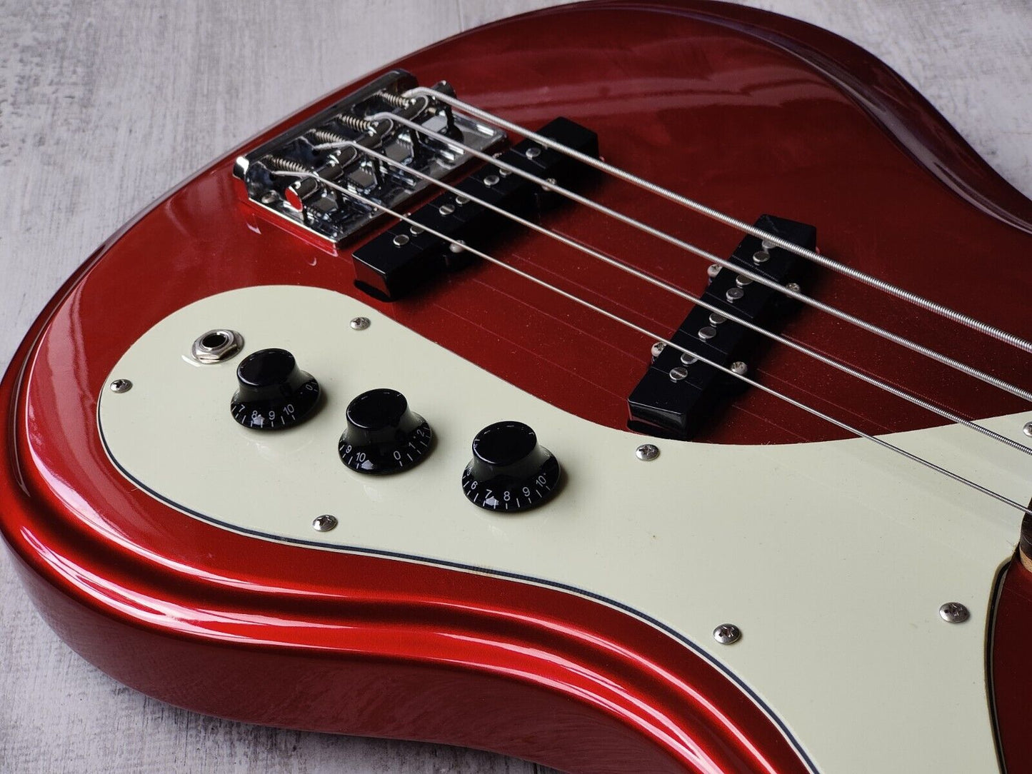 Aria Diamond Mosrite Style DMB380 Bass Guitar (Candy Apple Red)