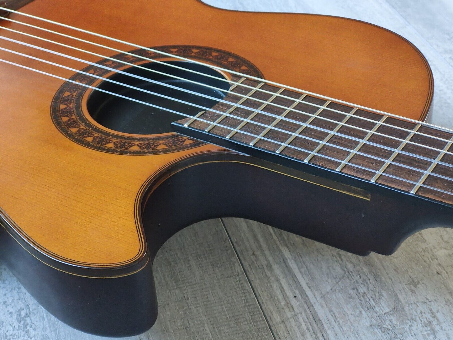 Morris Japan Groovin' PA-17G Nylon String Acoustic w/Preamp