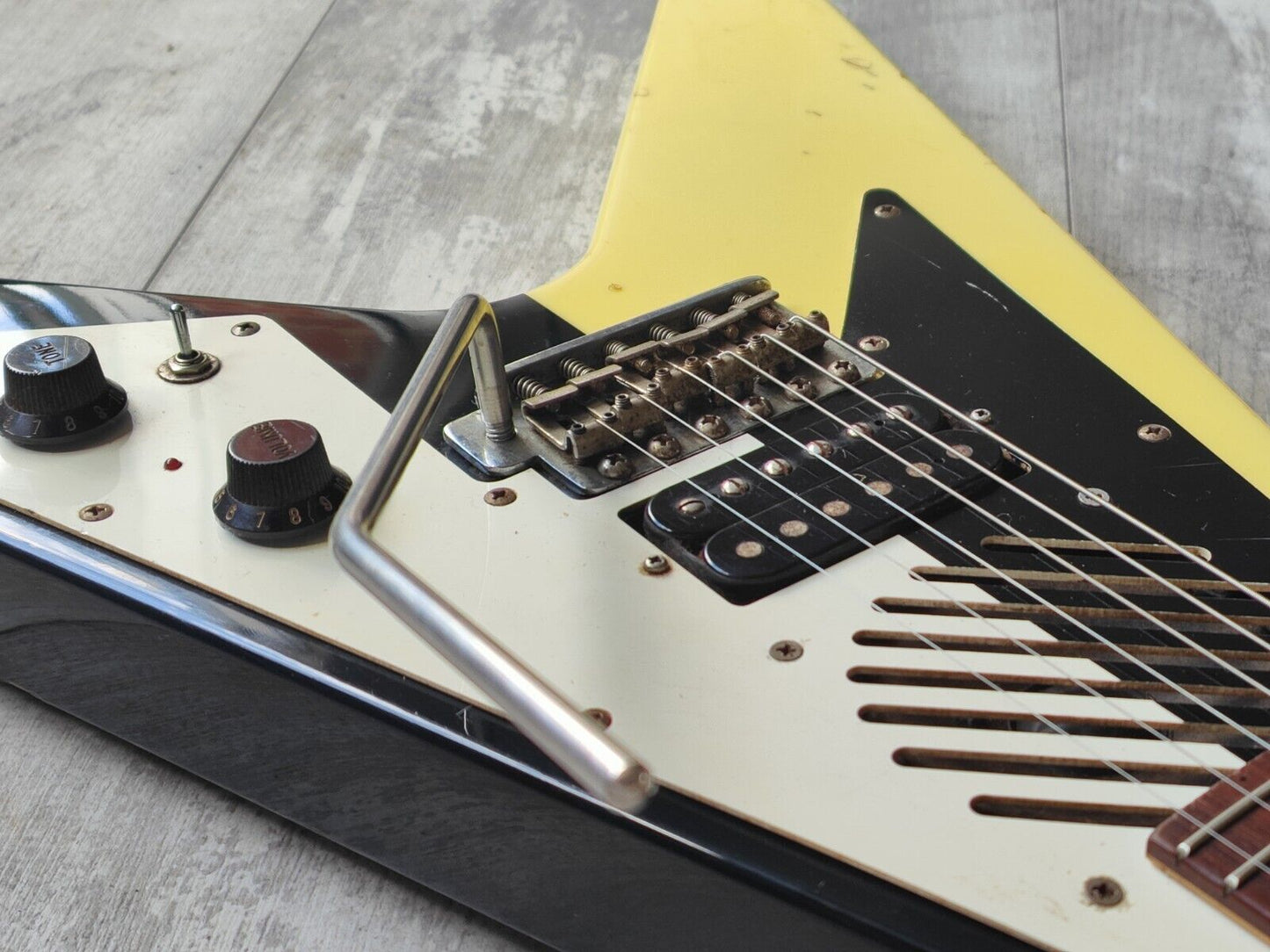 1992 Greco MINI-FV Mini V w/Onboard Speaker (Schenker Black/White)