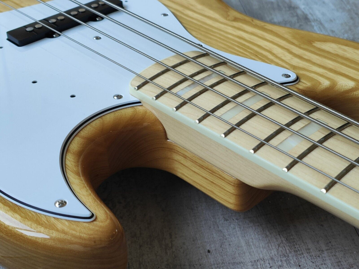 2020 Fender Japan Traditional 70's Jazz Bass (Natural)
