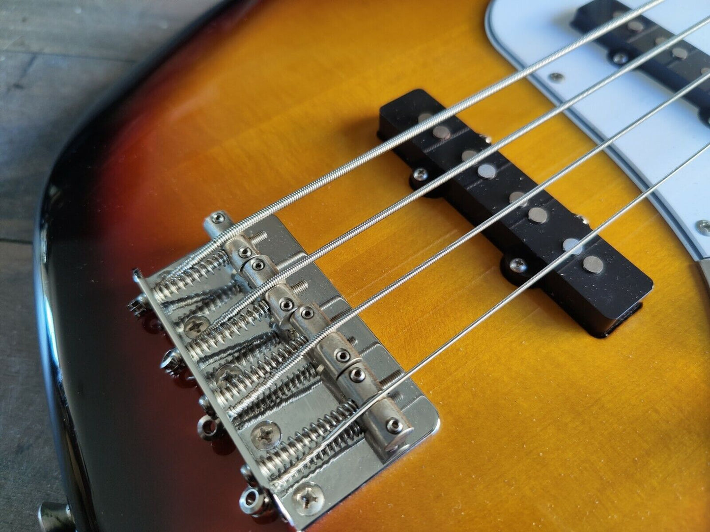 2012 FGN Japan (Fujigen) J-Standard Jazz Bass (Sunburst)