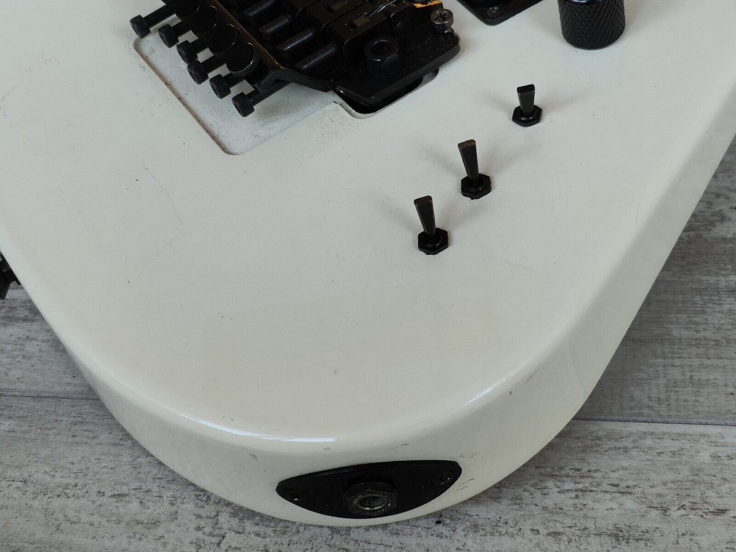 1989 Tokai Japan VC-75 Vivian Campbell Model Rand-Style Superstrat (White)