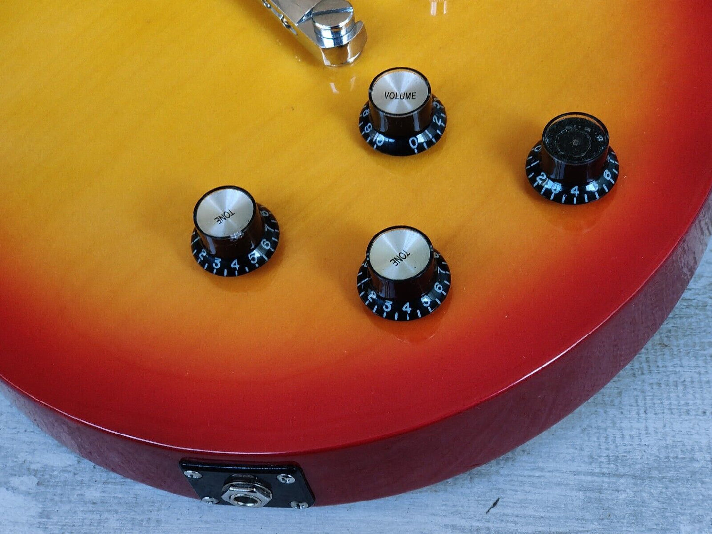 2017 Epiphone Les Paul Studio LT (Heritage Cherry Sunburst)