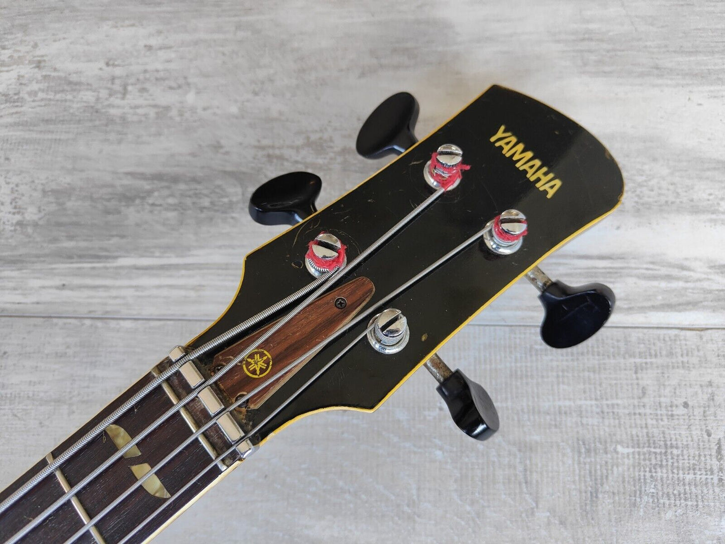 1968 Yamaha SA-70 Hollowbody Short Scale Bass (Sunburst)