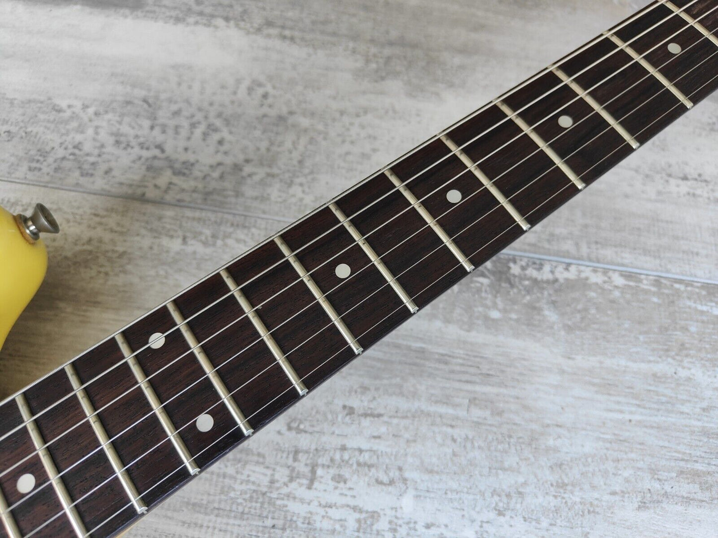 Fox MG-1 Japanese Short Scale Mustang w/Onboard Amplifier/Speaker