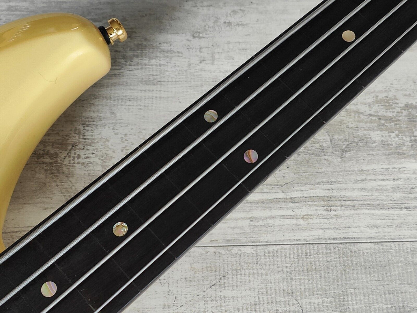 1984 Ibanez Japan MC924 Musician Series Fretless Bass Guitar (Pearl White)