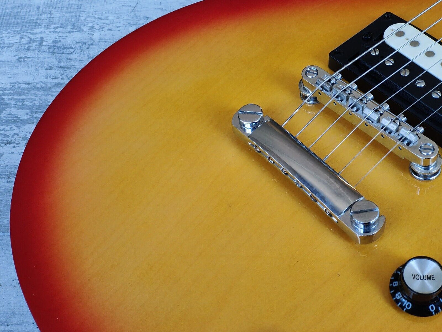 2017 Epiphone Les Paul Studio LT (Heritage Cherry Sunburst)