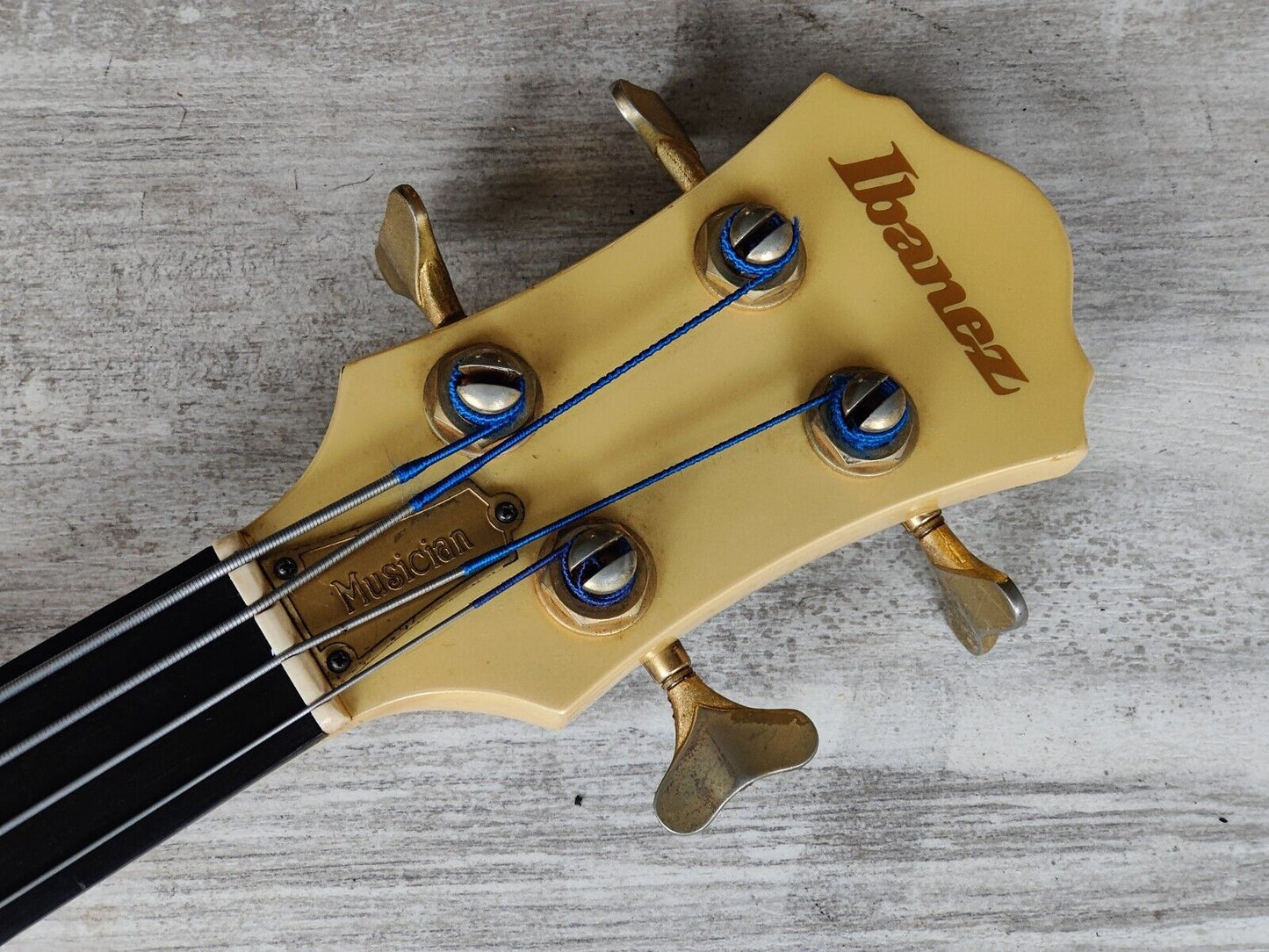 1984 Ibanez Japan MC924 Musician Series Fretless Bass Guitar (Pearl White)