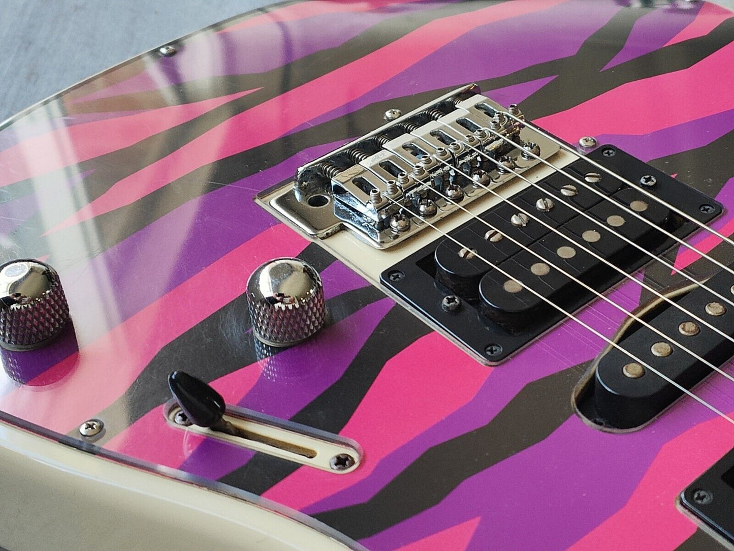 1993 Yamaha YGX121FP HSH Superstrat w/"Free Art Pickguard" (Pink Tiger)