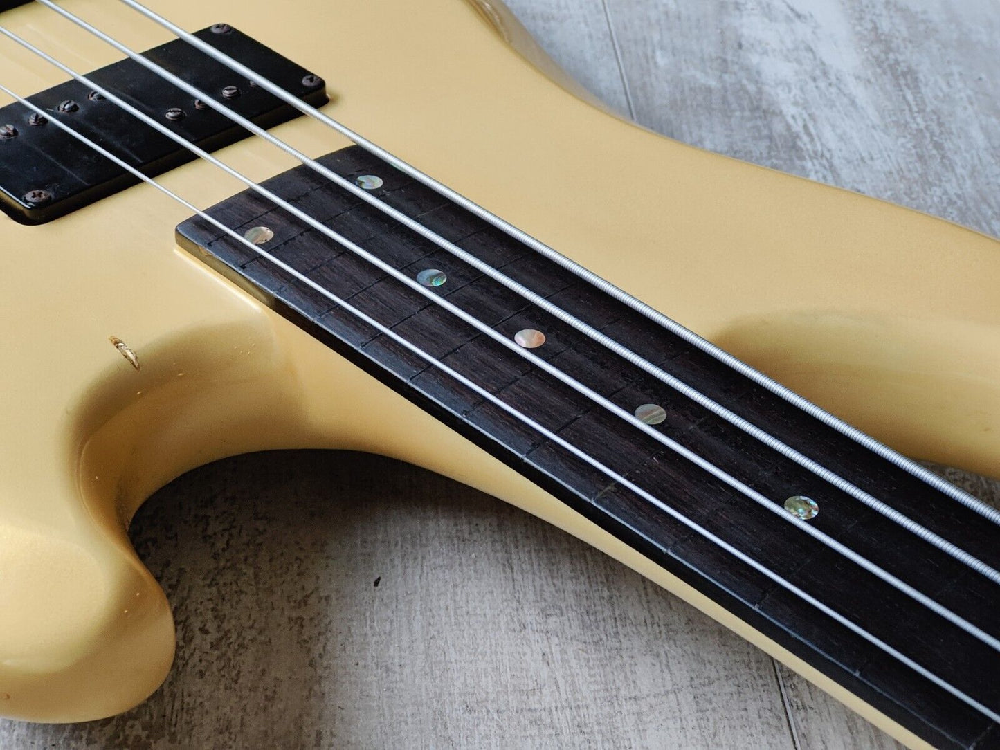 1984 Ibanez Japan MC924 Musician Series Fretless Bass Guitar (Pearl White)