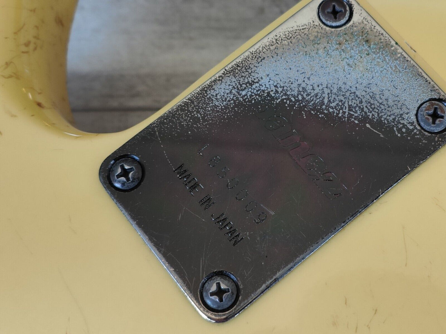 1985 Ibanez Japan Axstar AXB50 Headless Bass Guitar (White)