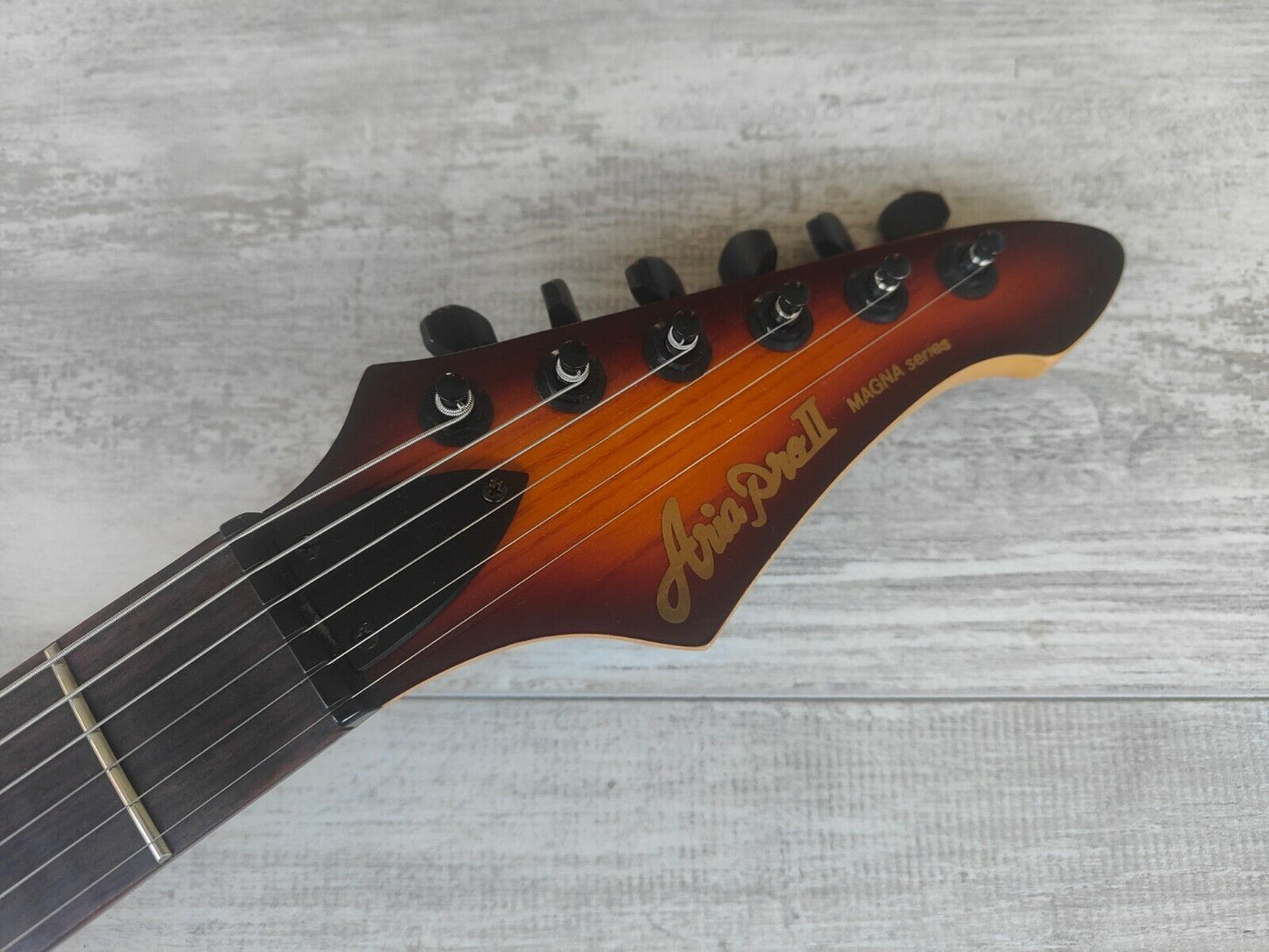 Aria Pro II Magna Series MA38/VS Superstrat (Violin Sunburst)