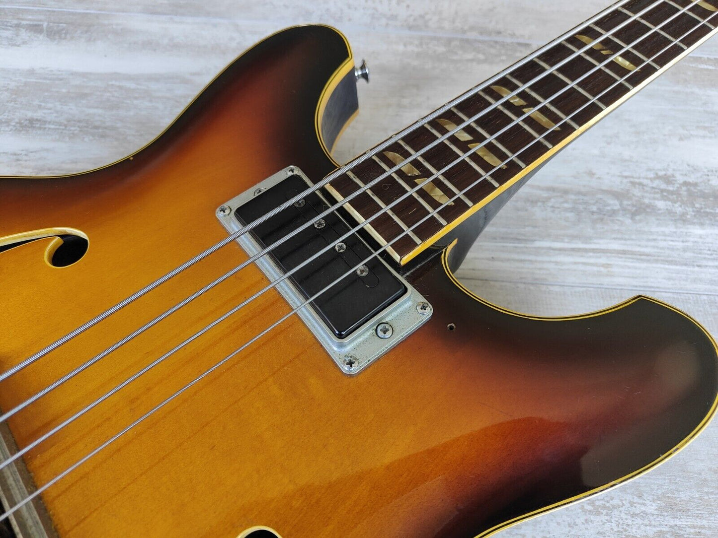 1968 Yamaha SA-70 Hollowbody Short Scale Bass (Sunburst)