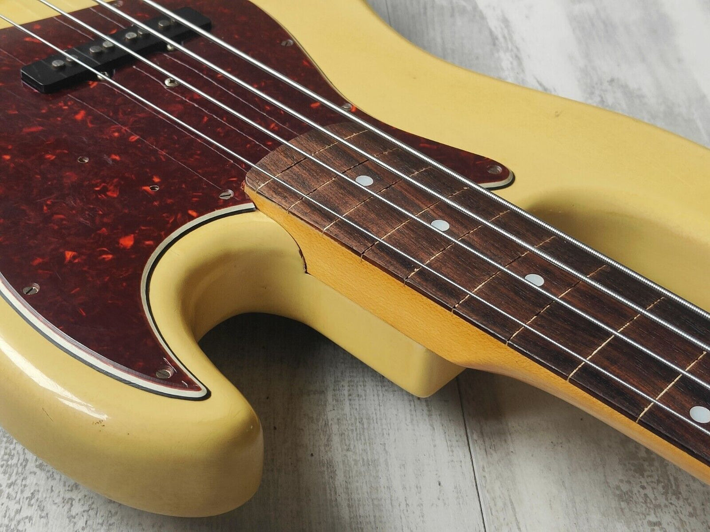 1983 Tokai TJB-70F Fretless Jazz Bass (Aged Olympic White)